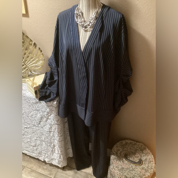 ELOQUII SUIT 2 pieces Navy/White Pinstripe - Picture 4 of 16